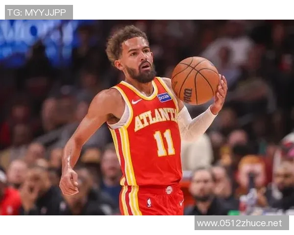 愿无大碍，特雷-杨被队友压到右膝侧面受伤离场，本场不回归