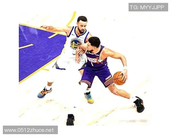 库里28+9+6冠军后卫打脸科尔，布克38分难救主，勇士复仇太阳